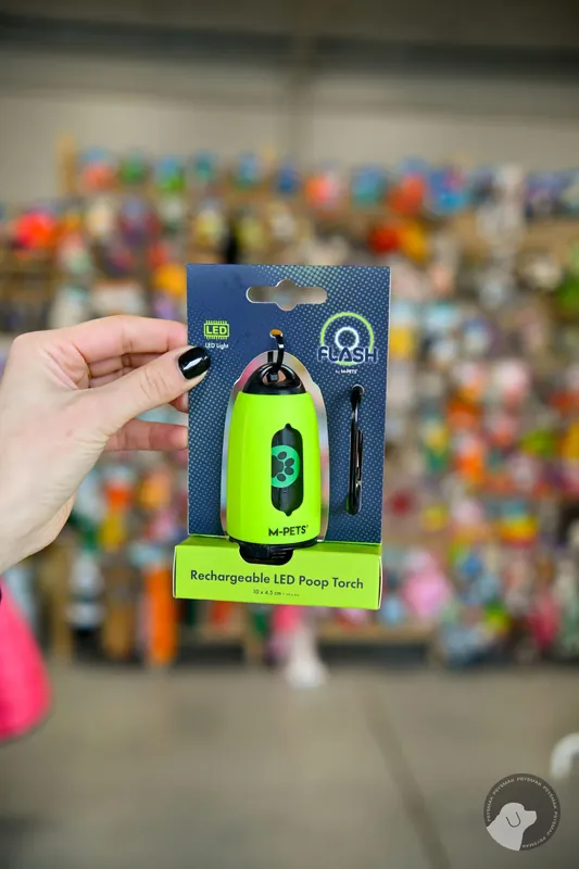 Dostępne od ręki M-pets Latarka FLASH LED z dyspenserem – zielona