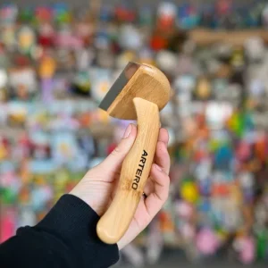 Nowy Artero Nature Floki Extreme Rake M – zgrzebło poprzeczne do krótkiej sierści i podszerstka