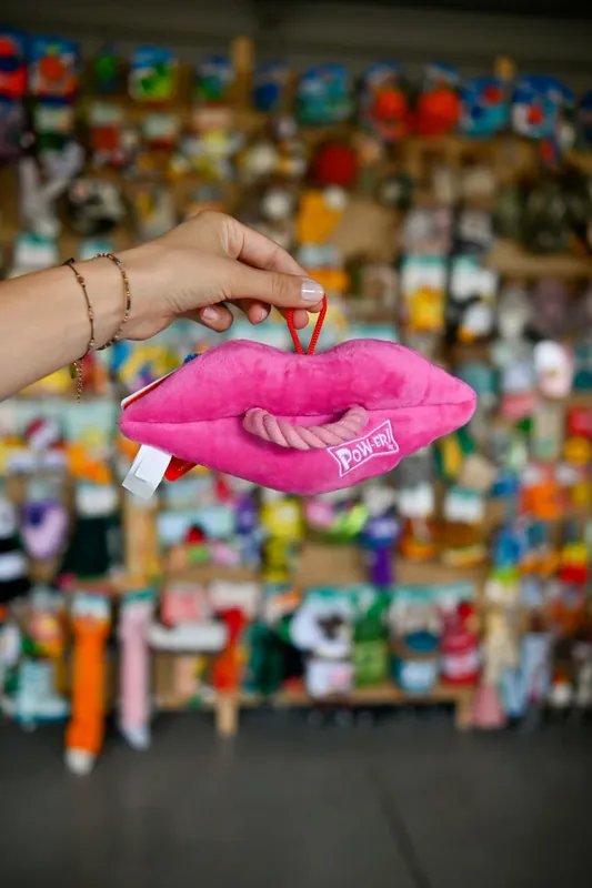 Lulubelles Power Plush Hot Lips Large – różowe usta Rabat