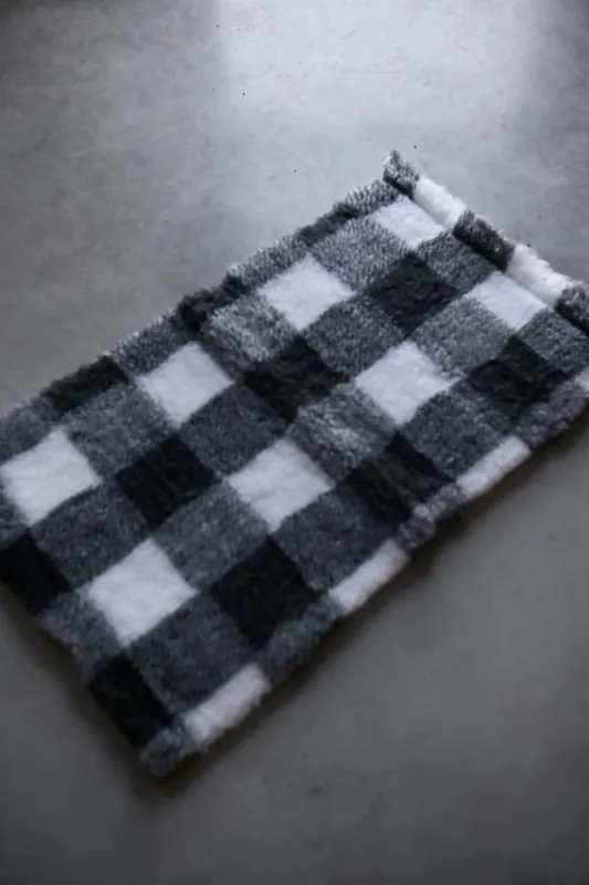 Promocja BUBA Legowisko DRY BED 28mm 75x50cm antypoślizgowe krata biało czarna