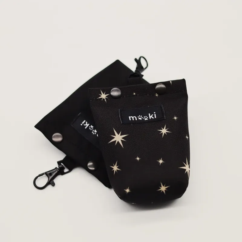 MOOKI – Etui na kupoworki SHIT HAPPENS czarna gładka Oferta czasowa